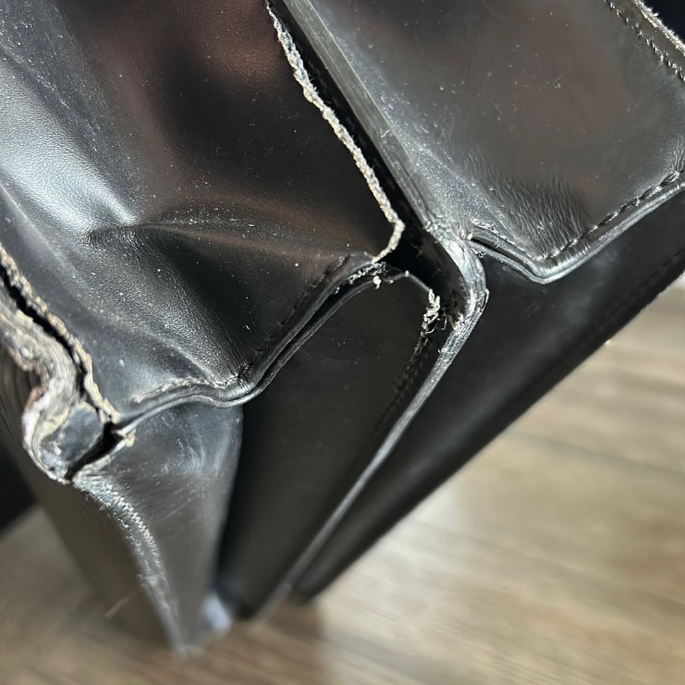 Louis Vuitton Black Epi Briefcase - Picture 4 of 16